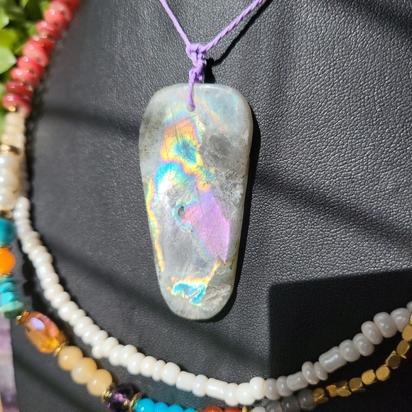 Flashy 2" Rainbow Labradorite Crystal Necklace/ Spectrolite Labradorite Necklace - Picture 2 of 4